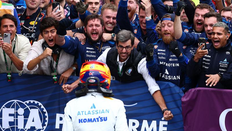 Carlos Sainz, gest de milioane pentru o fetiță. Cum a reacționat micuța când a văzut că pilotul și-a ținut promisiunea în Baku