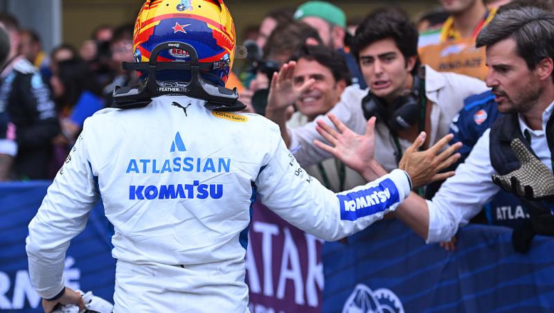 Carlos Sainz, gest de milioane pentru o fetiță. Cum a reacționat micuța când a văzut că pilotul și-a ținut promisiunea în Baku