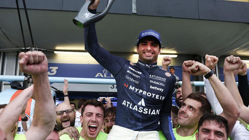 Carlos Sainz, gest de milioane pentru o fetiță. Cum a reacționat micuța când a văzut că pilotul și-a ținut promisiunea în Baku