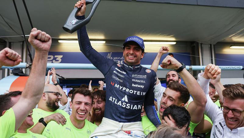 Carlos Sainz, gest de milioane pentru o fetiță. Cum a reacționat micuța când a văzut că pilotul și-a ținut promisiunea în Baku