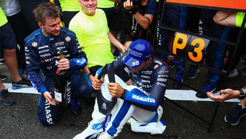 Carlos Sainz, gest de milioane pentru o fetiță. Cum a reacționat micuța când a văzut că pilotul și-a ținut promisiunea în Baku