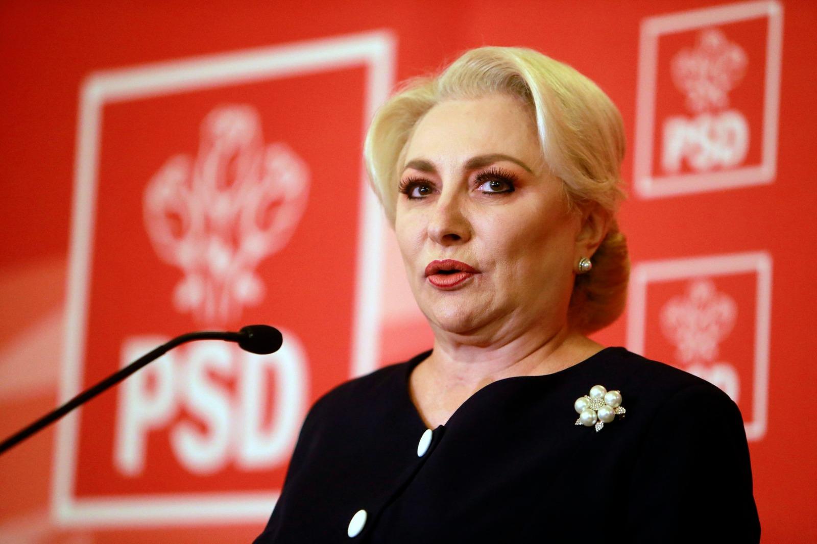 Fotografii rare cu Viorica Dăncilă în tinerețe: avea părul brunet, ondulat și purta breton. Cum arăta