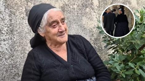 O bunicuță de 94 de ani a devenit virală pe rețelele de socializare. De ce se îngrămădesc turiștii să facă poze cu ea | VIDEO