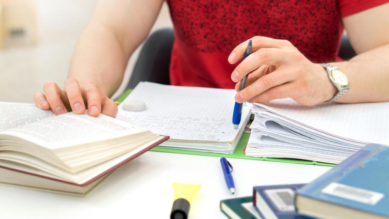 Ministerul Educației, program-pilot pentru elevii care se pregătesc de BAC. Ce măsuri se vor lua ca să se concentreze pe examene