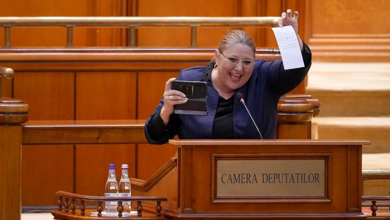 Diana Șoșoacă, acuzată pentru 11 infracțiuni. Parchetul General cere ridicarea imunității de europarlamentar