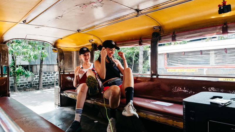 Asia Express sezonul 8, 24 septembrie 2025. Ce echipă a părăsit aventura de pe Drumul Eroilor. Medalia roșie a stârnit lacrimi