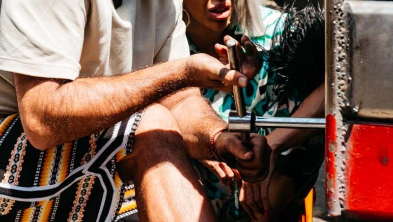 Asia Express sezonul 8, 24 septembrie 2025. Ce echipă a părăsit aventura de pe Drumul Eroilor. Medalia roșie a stârnit lacrimi