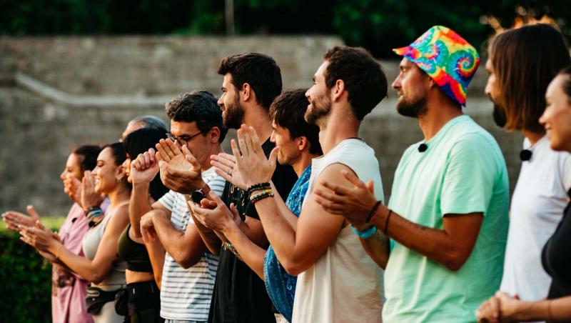 Asia Express sezonul 8, 24 septembrie 2025. Ce echipă a părăsit aventura de pe Drumul Eroilor. Medalia roșie a stârnit lacrimi