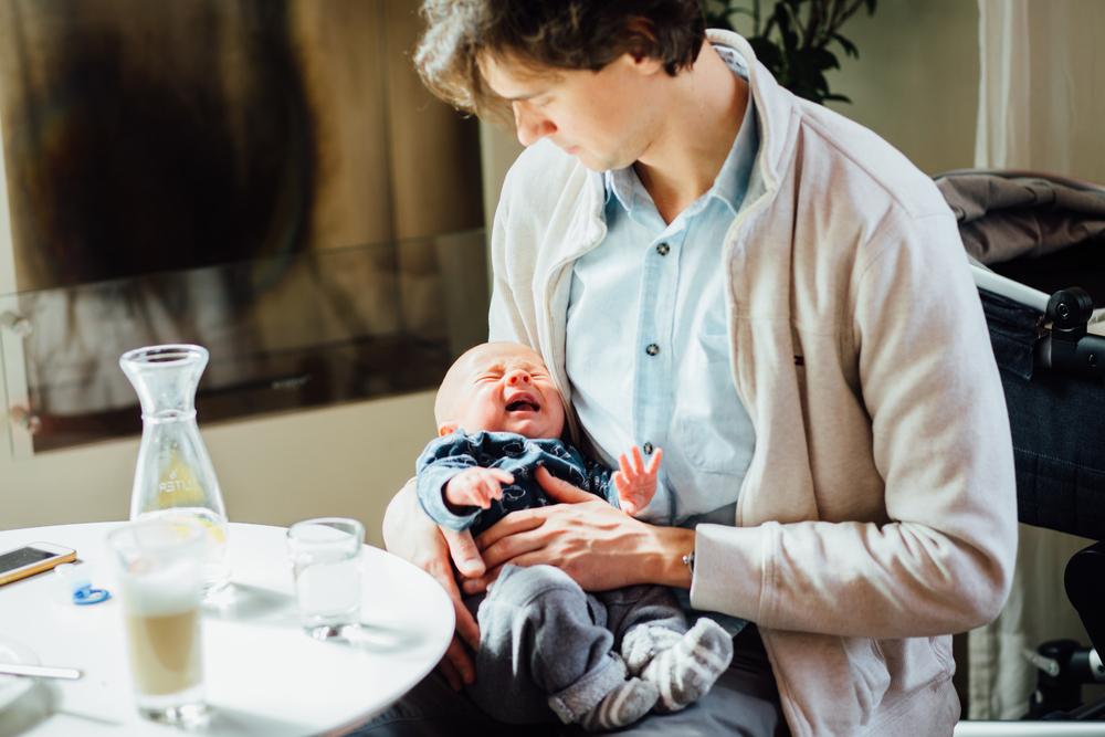 Tații latte, cel mai nou trend în Suedia. Cum arată și cum se comportă