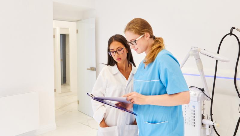 O nouă procedură estetică a câștigat teren. De ce apelează tot mai multe femei la ajutorul medicilor din Turcia