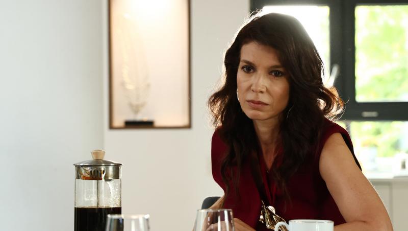 Ana, Mi-ai fost scrisă în ADN, 25 septembrie 2025. Basty află că bebelușul Sandrei nu este al lui, iar Ana se angajează