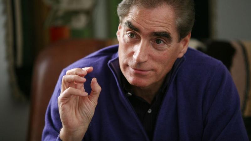 Ce mașină conduce Petre Roman la 79 de ani. Cum a fost surprins alături de Silvia Chifiriuc pe străzile din Capitală