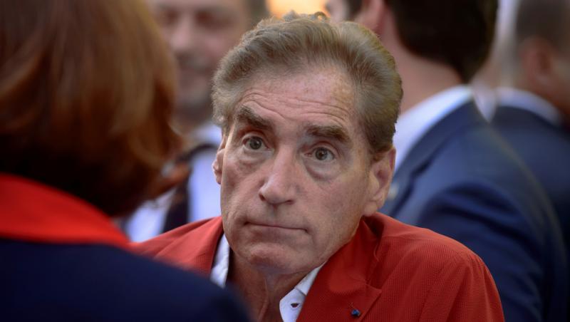 Ce mașină conduce Petre Roman la 79 de ani. Cum a fost surprins alături de Silvia Chifiriuc pe străzile din Capitală