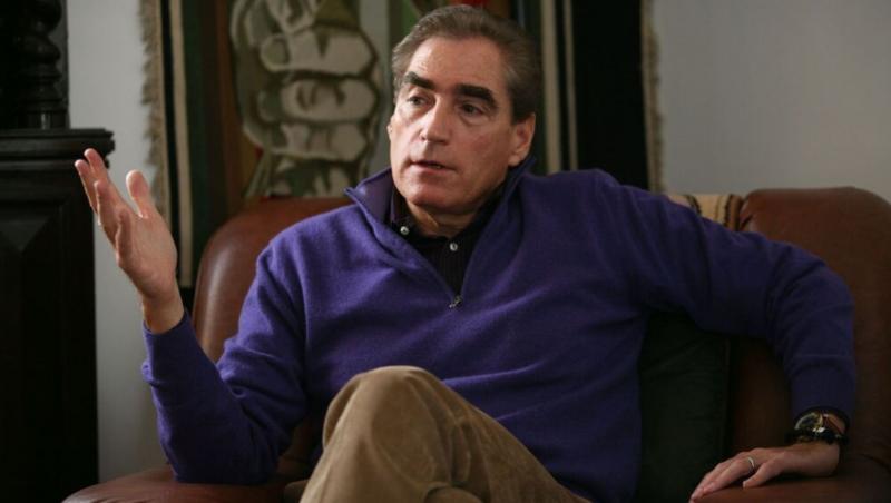 Ce mașină conduce Petre Roman la 79 de ani. Cum a fost surprins alături de Silvia Chifiriuc pe străzile din Capitală