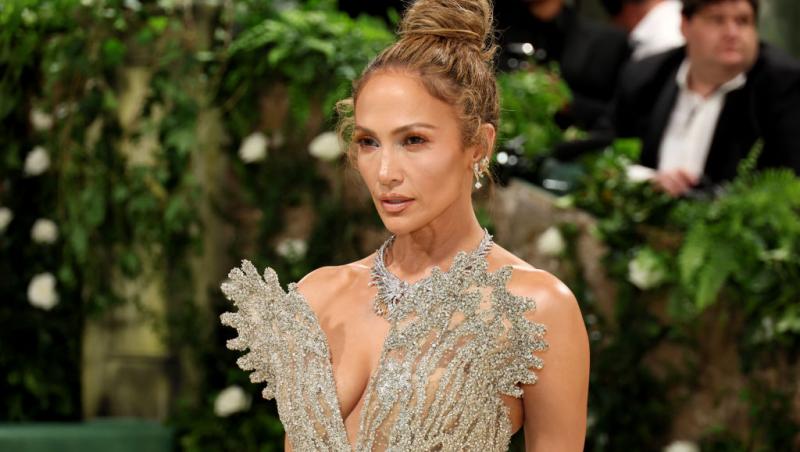 Chiar dacă nu îi vezi fața, sigur o recunoști dupa posterior. Cum a fost surprinsă într-o zi normală din viața ei