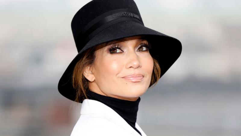 Chiar dacă nu îi vezi fața, sigur o recunoști dupa posterior. Cum a fost surprinsă într-o zi normală din viața ei