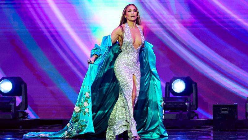 Chiar dacă nu îi vezi fața, sigur o recunoști dupa posterior. Cum a fost surprinsă într-o zi normală din viața ei