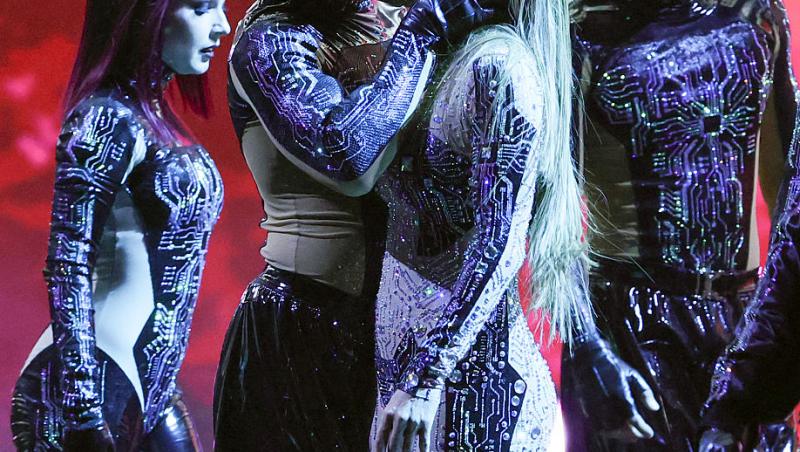 Chiar dacă nu îi vezi fața, sigur o recunoști dupa posterior. Cum a fost surprinsă într-o zi normală din viața ei