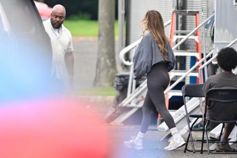 Chiar dacă nu îi vezi fața, sigur o recunoști dupa posterior. Cum a fost surprinsă într-o zi normală din viața ei