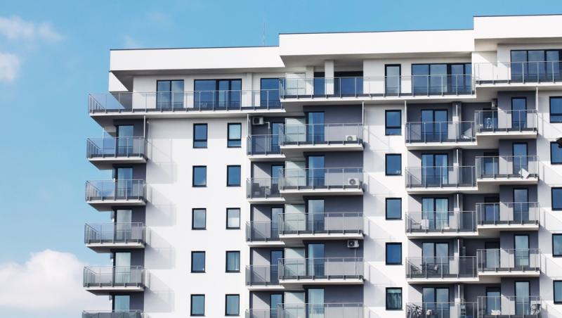 Prin ce trece un bărbat care și-a cumpărat un apartament nou. Coșmarul care îl face să creadă că nu o să poată locui acolo