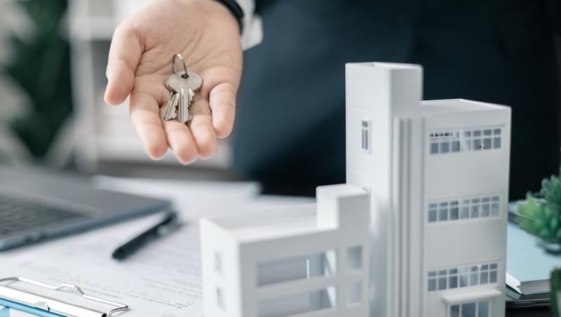 Prin ce trece un bărbat care și-a cumpărat un apartament nou. Coșmarul care îl face să creadă că nu o să poată locui acolo