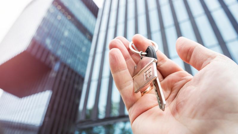 Prin ce trece un bărbat care și-a cumpărat un apartament nou. Coșmarul care îl face să creadă că nu o să poată locui acolo