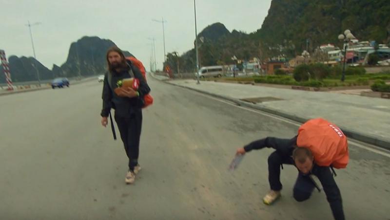 Asia Express sezonul 8, 28 septembrie 2025. Autostopul, o adevărată provocare în prima zi din Vietnam. La ce strategii au apelat