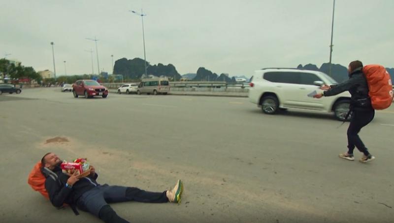 Asia Express sezonul 8, 28 septembrie 2025. Autostopul, o adevărată provocare în prima zi din Vietnam. La ce strategii au apelat