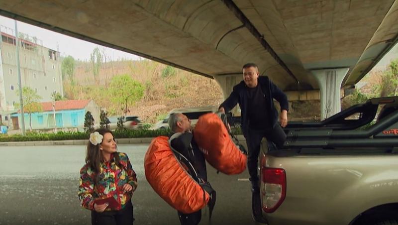 Asia Express sezonul 8, 28 septembrie 2025. Autostopul, o adevărată provocare în prima zi din Vietnam. La ce strategii au apelat