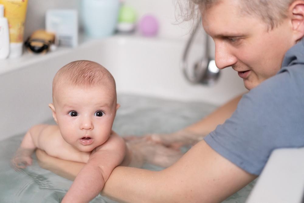 Beneficiile băilor cu fulgi de ovăz pentru bebeluși