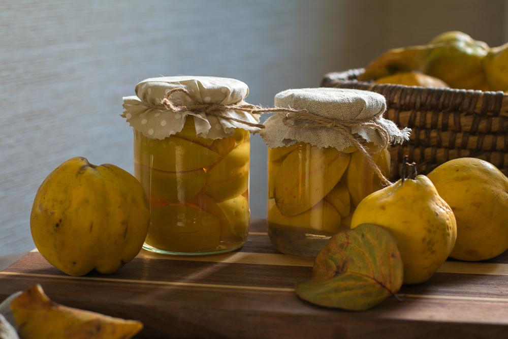 Rețetă simplă și aromată de compot de gutui, fără zahăr, pentru iarnă