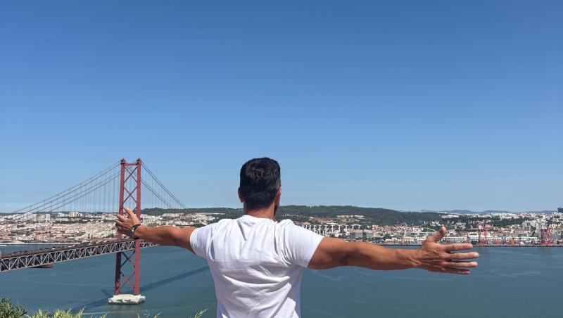 Chef Orlando Zaharia, poze inedite din vacanța sa din Lisabona. Cum s-a fotografiat alături de soție în cele mai frumoase ipostaze