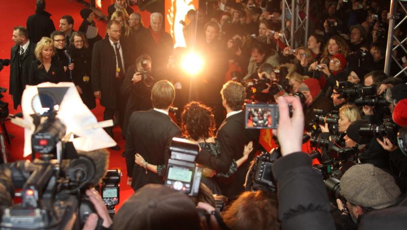 fotografi pe covorul roșu