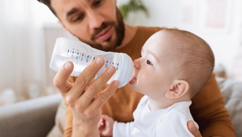 Un proaspăt tată a fost concediat după ce s-a întors din concediul de paternitate. Ce despăgubire incredibilă a cerut