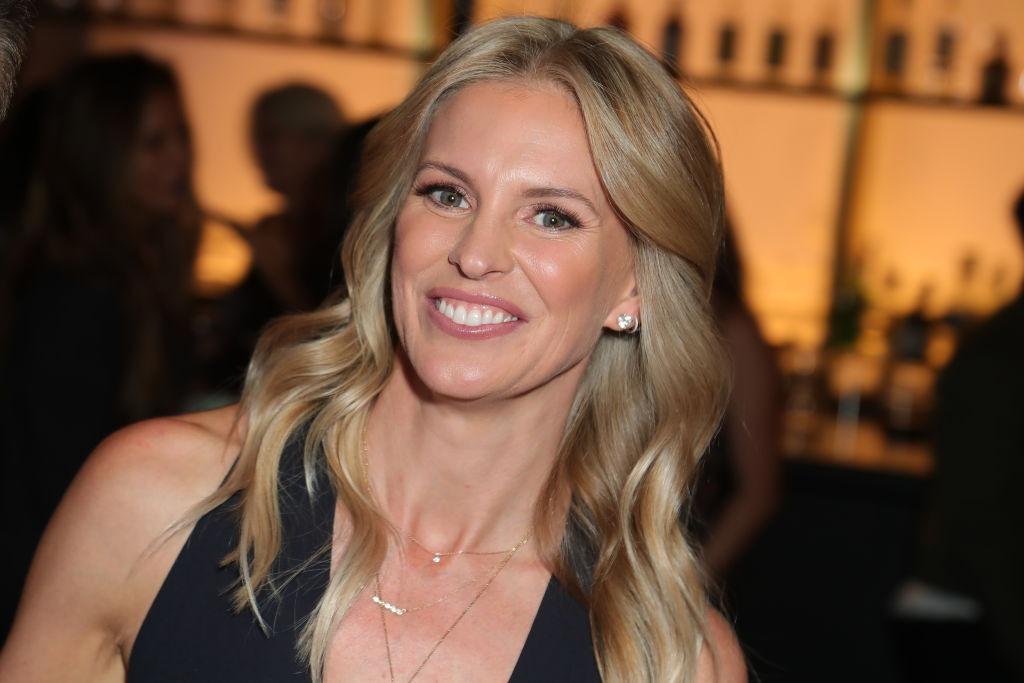 Acutala iubită a lui Kevin Costner, îmbrăcată într-o rochie neagră