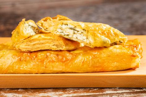 Rețetă de plăcintă cu brânză sărată și mărar