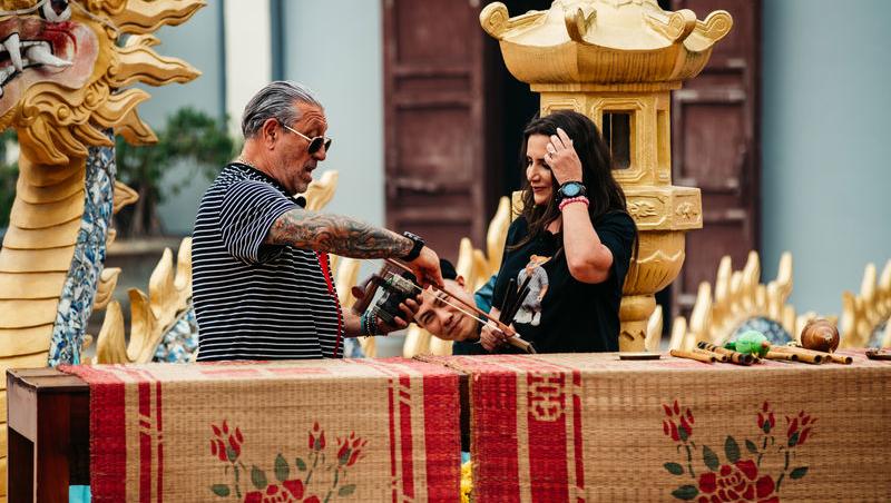 Asia Express sezonul 8, 30 septembrie 2025. Ce au pățit Serghei Mizil și Mara Bănică după ce au coborât din mașina unui localnic