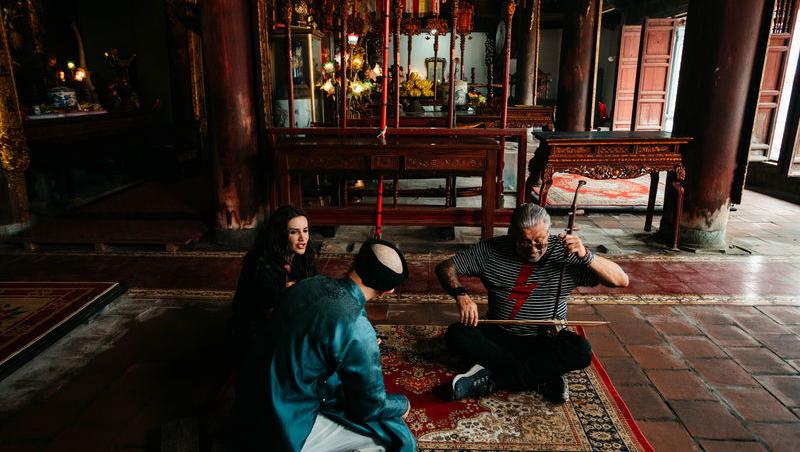 Asia Express sezonul 8, 30 septembrie 2025. Ce au pățit Serghei Mizil și Mara Bănică după ce au coborât din mașina unui localnic