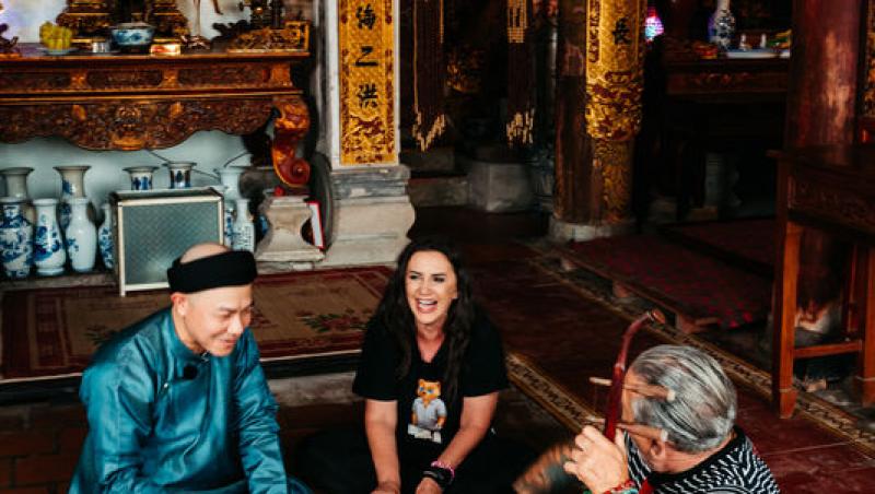 Asia Express sezonul 8, 30 septembrie 2025. Ce au pățit Serghei Mizil și Mara Bănică după ce au coborât din mașina unui localnic