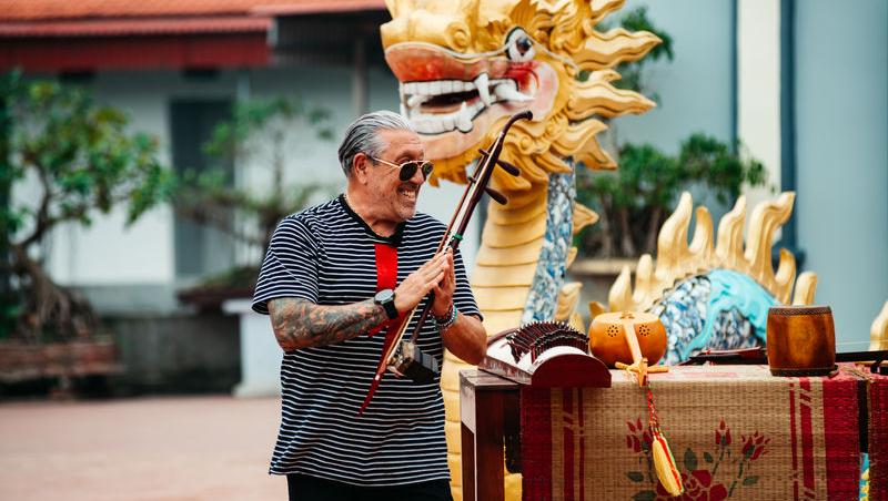 Asia Express sezonul 8, 30 septembrie 2025. Ce au pățit Serghei Mizil și Mara Bănică după ce au coborât din mașina unui localnic