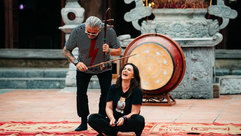 Asia Express sezonul 8, 30 septembrie 2025. Ce au pățit Serghei Mizil și Mara Bănică după ce au coborât din mașina unui localnic