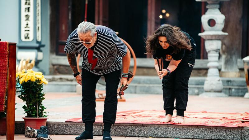 Asia Express sezonul 8, 30 septembrie 2025. Ce au pățit Serghei Mizil și Mara Bănică după ce au coborât din mașina unui localnic