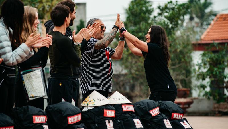 Asia Express sezonul 8, 30 septembrie 2025. Ce au pățit Serghei Mizil și Mara Bănică după ce au coborât din mașina unui localnic