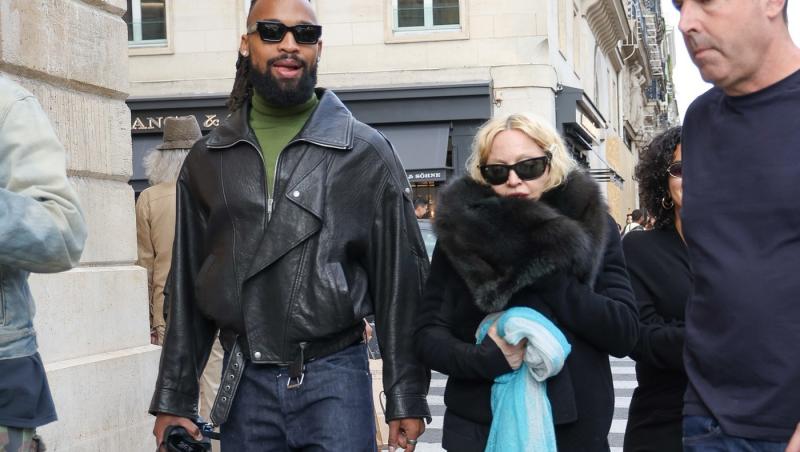 E una dintre cele mai cunoscute artiste, dar nimeni n-a recunoscut-o camuflată așa. Cum se transformă când urcă pe scenă