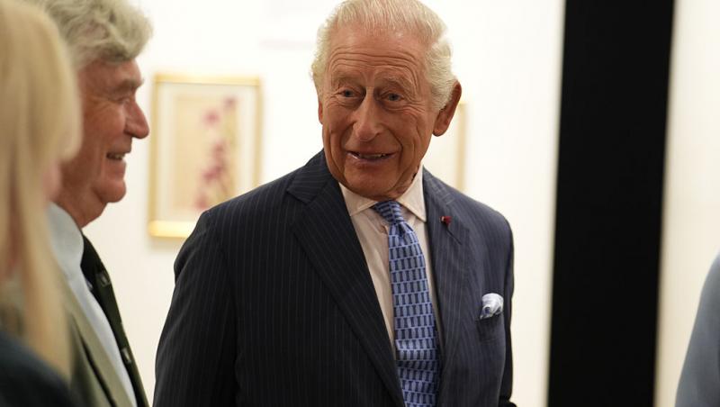Regele Charles a vizitat Institutul Cultural Român din Londra. Imagini cu monarhul de la expoziția dedicată Reginei Maria