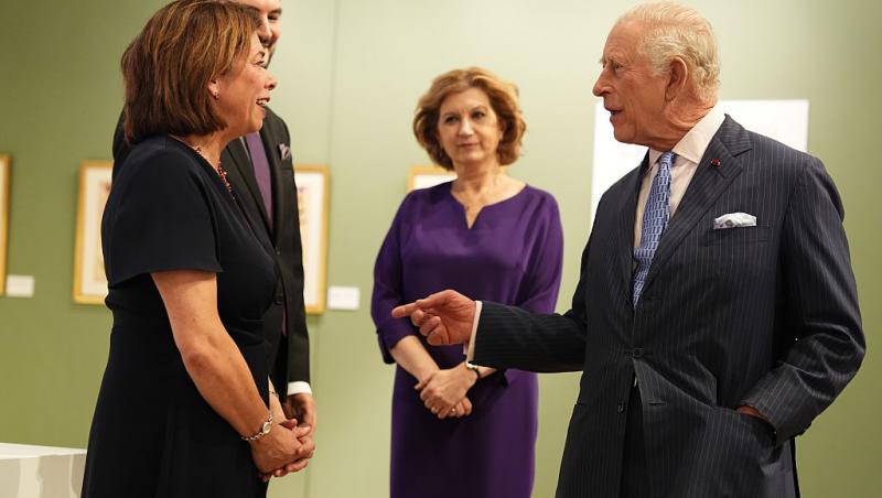 Regele Charles a vizitat Institutul Cultural Român din Londra. Imagini cu monarhul de la expoziția dedicată Reginei Maria