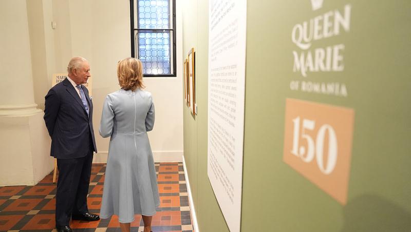 Regele Charles a vizitat Institutul Cultural Român din Londra. Imagini cu monarhul de la expoziția dedicată Reginei Maria