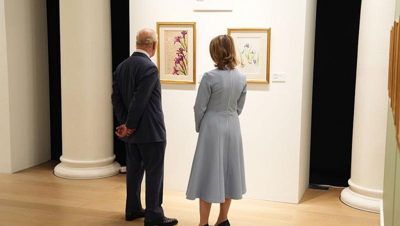 Regele Charles a vizitat Institutul Cultural Român din Londra. Imagini cu monarhul de la expoziția dedicată Reginei Maria