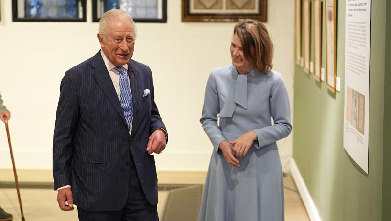 Regele Charles a vizitat Institutul Cultural Român din Londra. Imagini cu monarhul de la expoziția dedicată Reginei Maria