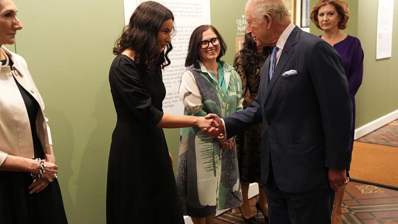 Regele Charles a vizitat Institutul Cultural Român din Londra. Imagini cu monarhul de la expoziția dedicată Reginei Maria